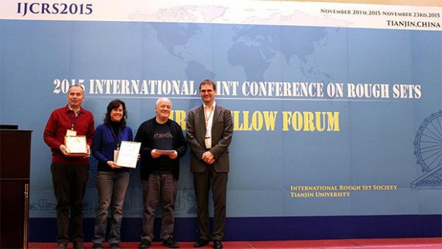 Türk bilim insanlarına Çinde &quot;en iyi makale&quot; ödülü